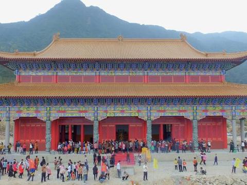广西陆川谢仙嶂景区人气旺,春节期间迎.