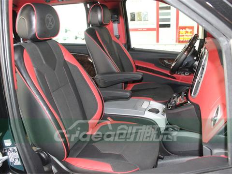 奔驰威霆商务车改造升级 改装未隔断6座内饰！