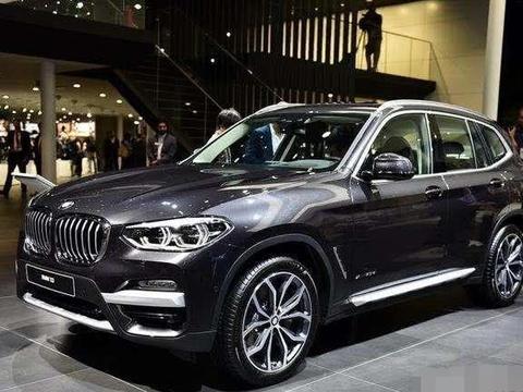 这车采用悬浮式中控屏