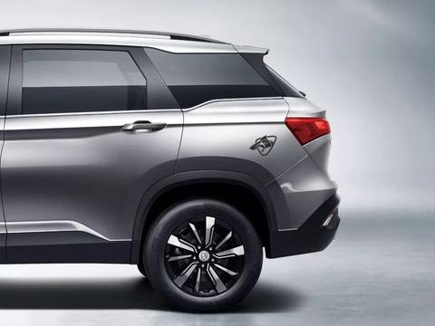 宝骏终于听劝了！530用上网友设计新车标，一上路引发尖叫声一片