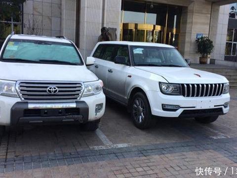 红旗又出高端SUV，停放在陆巡旁边，红旗九龙动力更霸气！