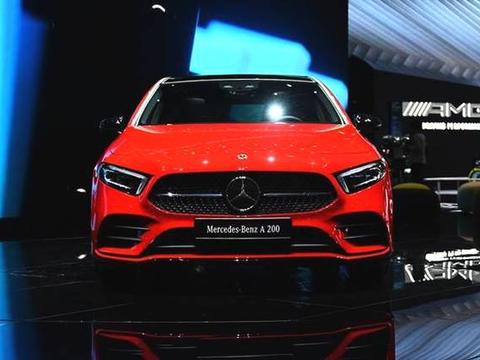 新奔驰A级亮相日内瓦车展，尺寸更大内饰惊艳，海外23.7万起售