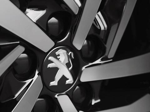 标致新车这次只能靠抢，旗舰限量卖，帕萨特也得让三分