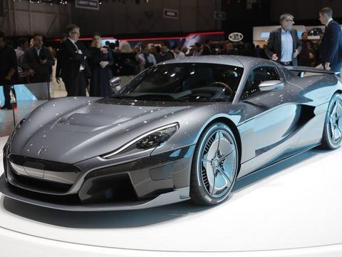 击败布加迪成车王，不知名跑车能自己开，一踩油门就100km