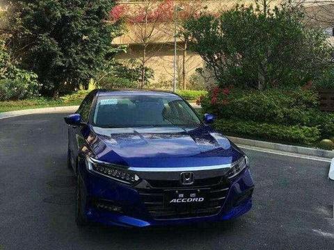 国内首台十代雅阁终于到店，造型运动内饰科幻，迈腾市场压力很大