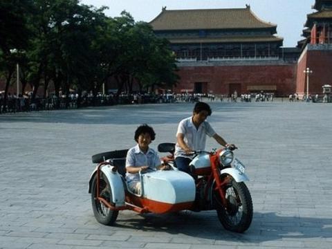 80年代的北京和东京对比老照片：差别很大，你感慨吗？！