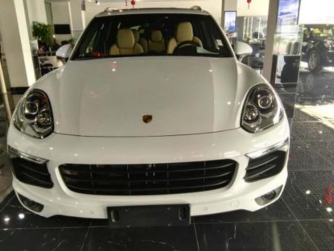 首批全新保时捷卡宴Turbo到店实拍，造型霸气，价格是美国的两倍