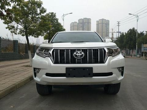 18款全新普拉多提车，车一到手就贴彩条，这设计就是经典的存在