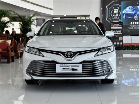 第八代凯美瑞汽油版和双擎版选哪个更明智？双擎版又能省多少钱？