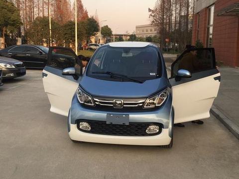 6.8万落地辆众泰E200，女车主感叹一公里算下来不到1毛钱