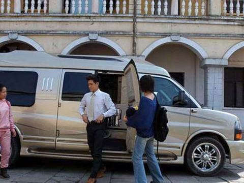 被评为出镜率最高的明星座驾，整车进口豪华商务车GMC