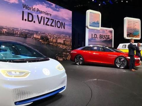 大众推史上最强SUV攻势，全新途锐放在中国首发