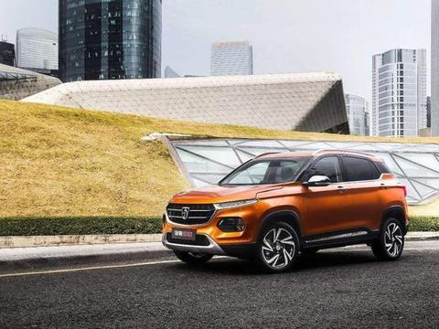 又一辆想要超过宝骏510的suv，对开门设计，车身很大气，9万起售