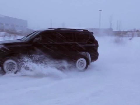 丰田普拉多外观鉴赏与雪地玩儿漂移