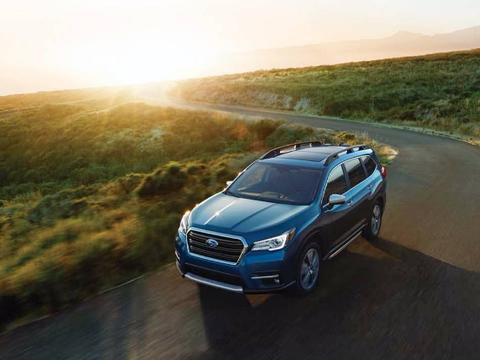 这才是豪华SUV车型，标配四驱，甩汉兰达十条街，老司机都震惊！