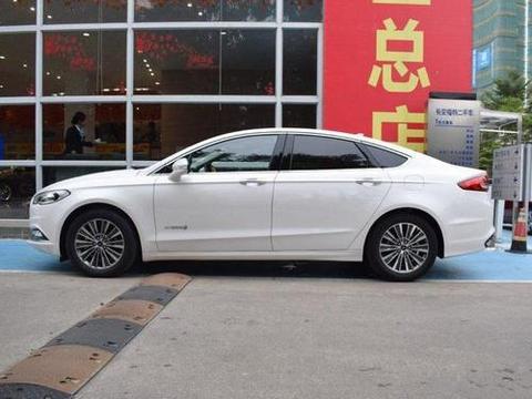 17.48万买了2017款蒙迪欧，油耗8L左右，驾驶舒适性很不错