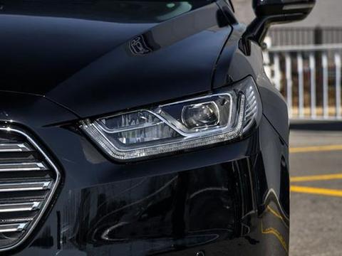 标配全景天窗+7气囊，空间比迈腾宽敞，总销量破700万辆！