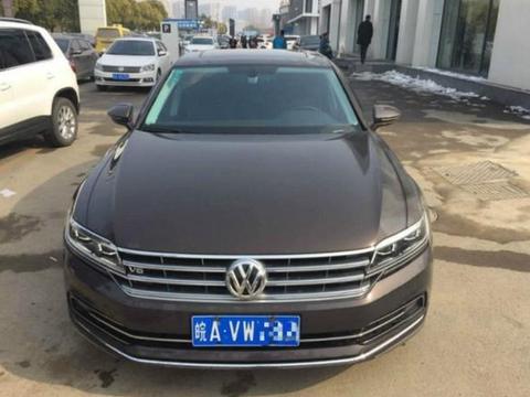 小伙花49万买辆大众辉昂：开父亲的奥迪A6L提车，拿到钥匙时笑了