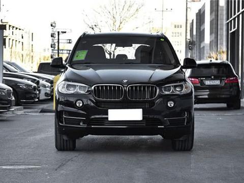 一款用来装门面的宝马X5，排量2.0，只要60多万，提车的还不少！