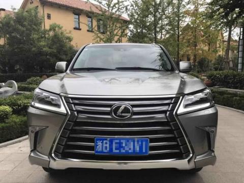 浙江小伙6千元租辆雷车LX570去见女友家长，坦言刚下车就被夸赞