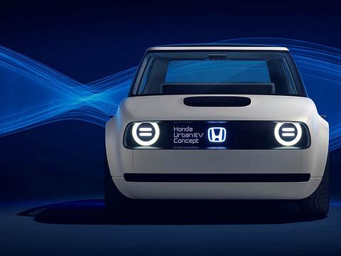 车头是屏幕，车门也是屏幕，上车后还是屏幕，本田这次拿出绝活了