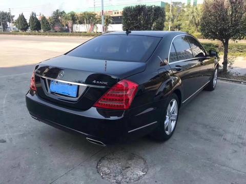 13年奔驰S550 总裁签名奔驰 豪华配置 开5年如今价格30多万