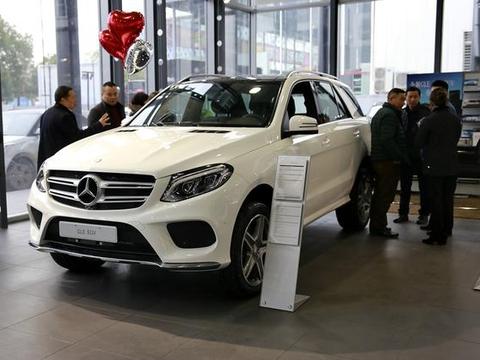 贷款买车，4S店收取5000元“金融服务费”，是不是乱收费？