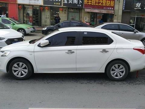 雪铁龙-爱丽舍，空间大前后都不错，动力够用提速快