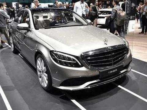 奔驰推出全新C级, 内饰科技感满满, 宝马奥迪拿什么来比?