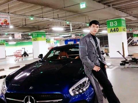 见到这辆AMG GT时 来昆明买二手车的他哭了