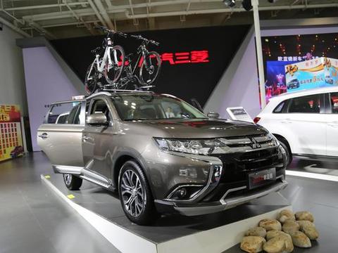 你和自驾游只差一辆四驱车，三菱中型SUV和探界者，新款优惠两万