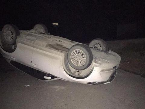 全国首例新CX-5翻车，车主无奈提车才1个月，不过这质量也不赖