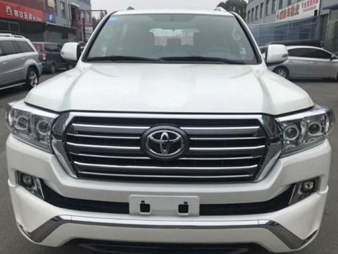 司机将128万的丰田酷路泽开回公司，老板见中控大屏时忍不住笑了