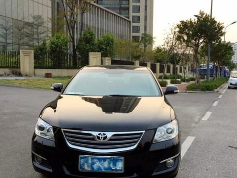 花7万4买辆凯美瑞上下班代步，当打开音响的时间，整个人都呆住了