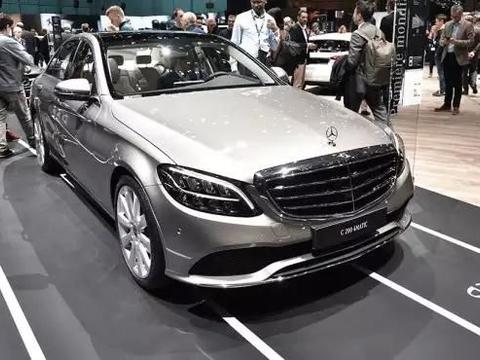 奔驰推出全新C级, 看到这内饰,奥迪A4和宝马3系就已经输了！