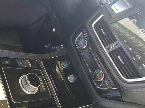 众泰T600运动版，旋钮换挡亮