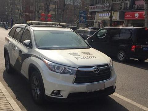 警车版汉兰达非一般帅气，网友：这拉花不是普通人要得起的
