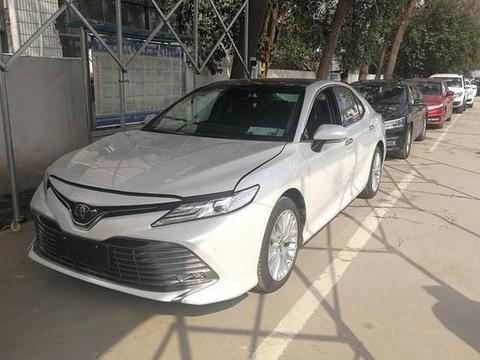 三十五岁大叔提新款凯美瑞，车子有两点不太满意