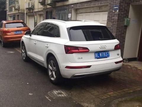 男子提18款奥迪Q5回家过年，车主：看到这外观内饰，放弃宝马