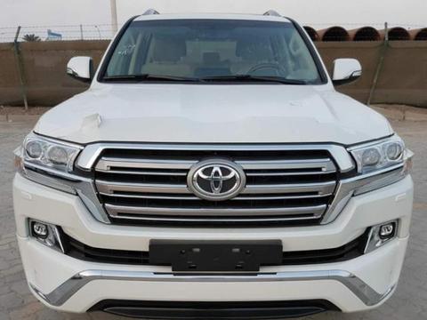 18款兰德酷路泽4000GXR强悍又霸气，一个沉稳而有气势的硬汉形象