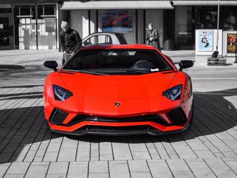 骚红色大牛！兰博基尼Aventador S
