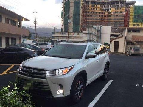 首批18款汉兰达到达4S店, 外观改变巨大, 低配没车提车加价2万