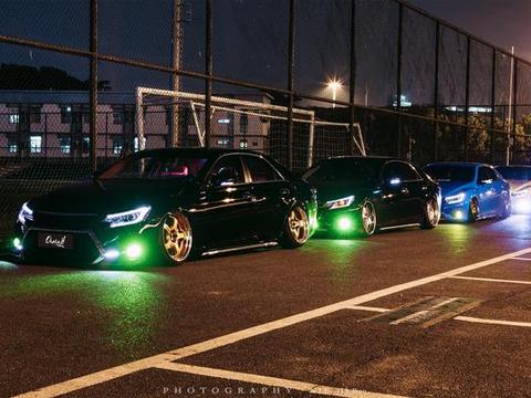 改造大红内饰更似豪华运动车开这辆G'S包围的锐志撩妹更酷