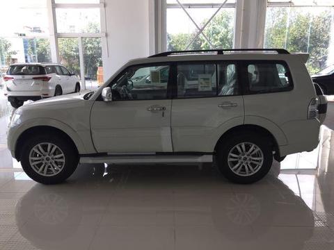 18款帕杰罗V97自出厂至今受到广大车友青睐复古的的造型不失霸气