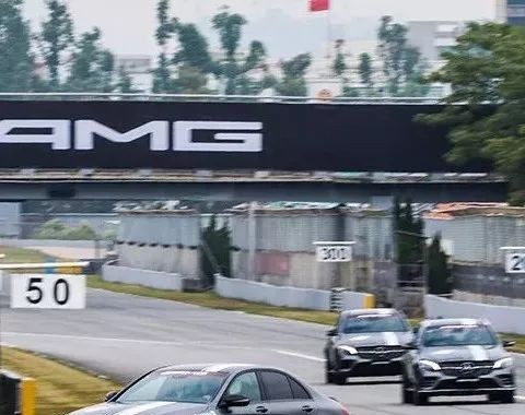 第一次开赛车怎么让人觉得很有经验？