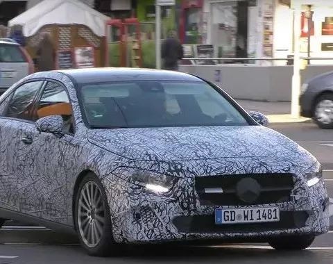 奔驰全新A级三厢版实车曝光！A3、1系看到估计要慌了...