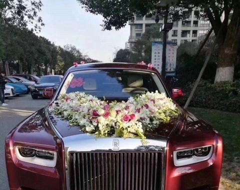 售价近千万，国内首辆上牌幻影，车牌4个8，比宾利慕尚贵多了