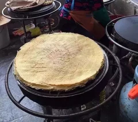 平谷太后村的解馋之旅跟着力哥一起去吃大煎饼醉美乡村