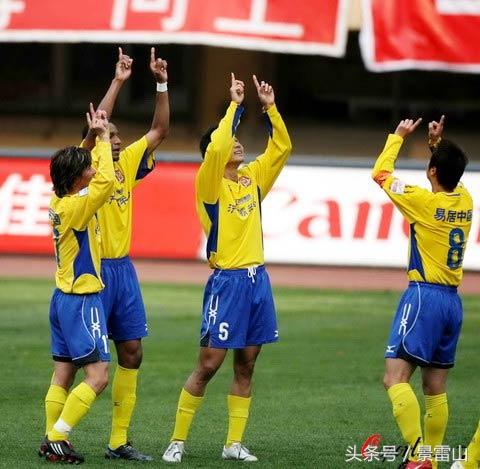 中国足坛6大感人瞬间，李玮峰2次上榜，总有一精神让你泪流满面