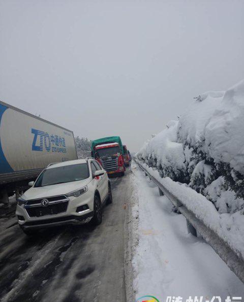 随州:大雪封路,离家咫尺却回不了家